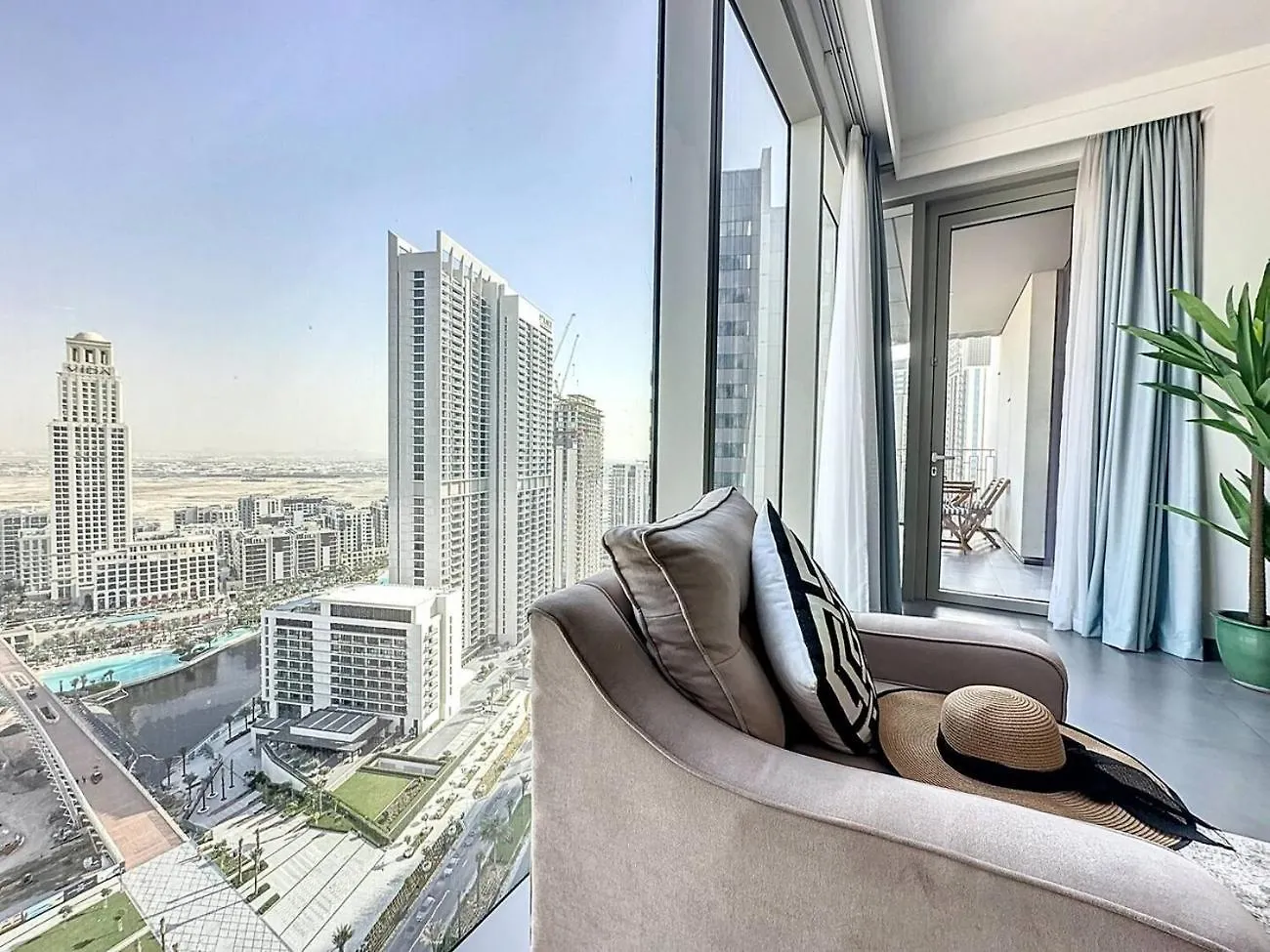 Fam Living - Spacious 3-Bedroom Apartment In Creek Gate With Stunning Views Дубай