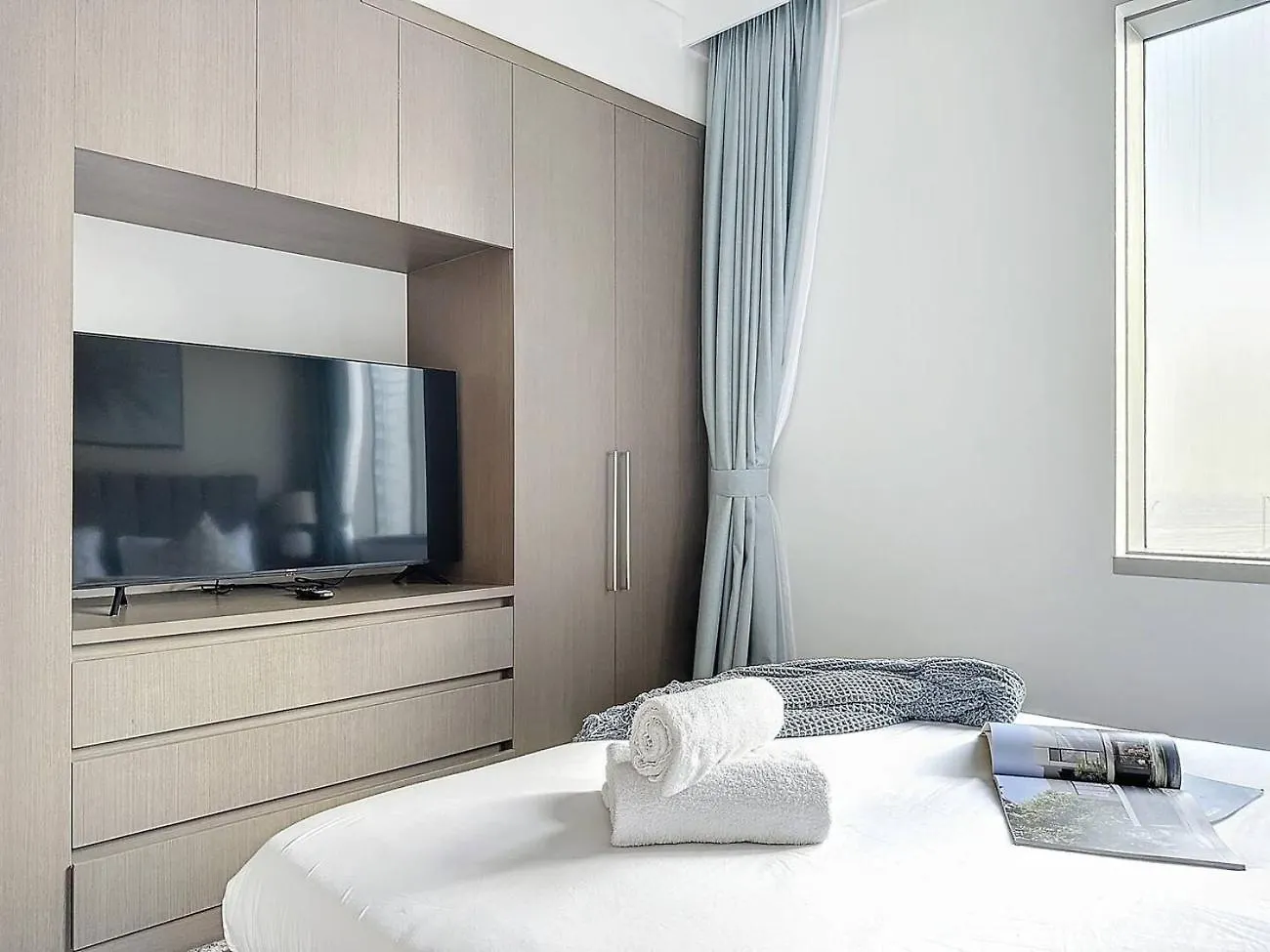 Fam Living - Spacious 3-Bedroom Apartment In Creek Gate With Stunning Views Дубай 0*,  ОАЭ